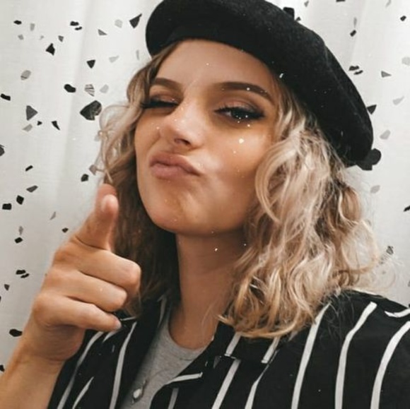 Meet your Posher, Sarah - Picture 1 of 1